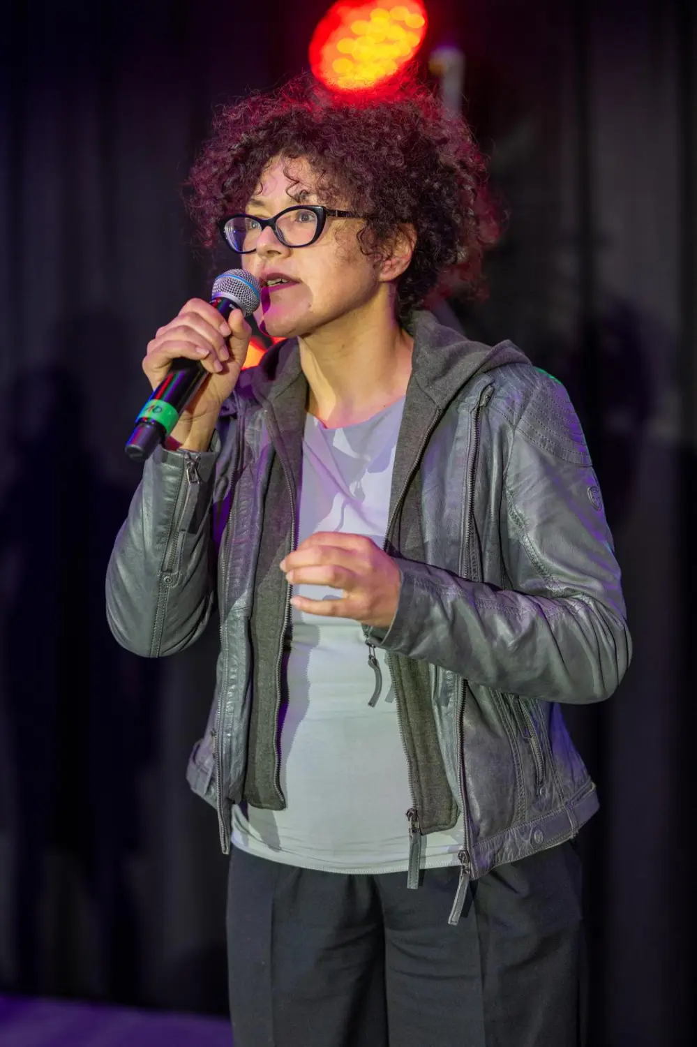 Saya in space - Sonja hält eine Rede